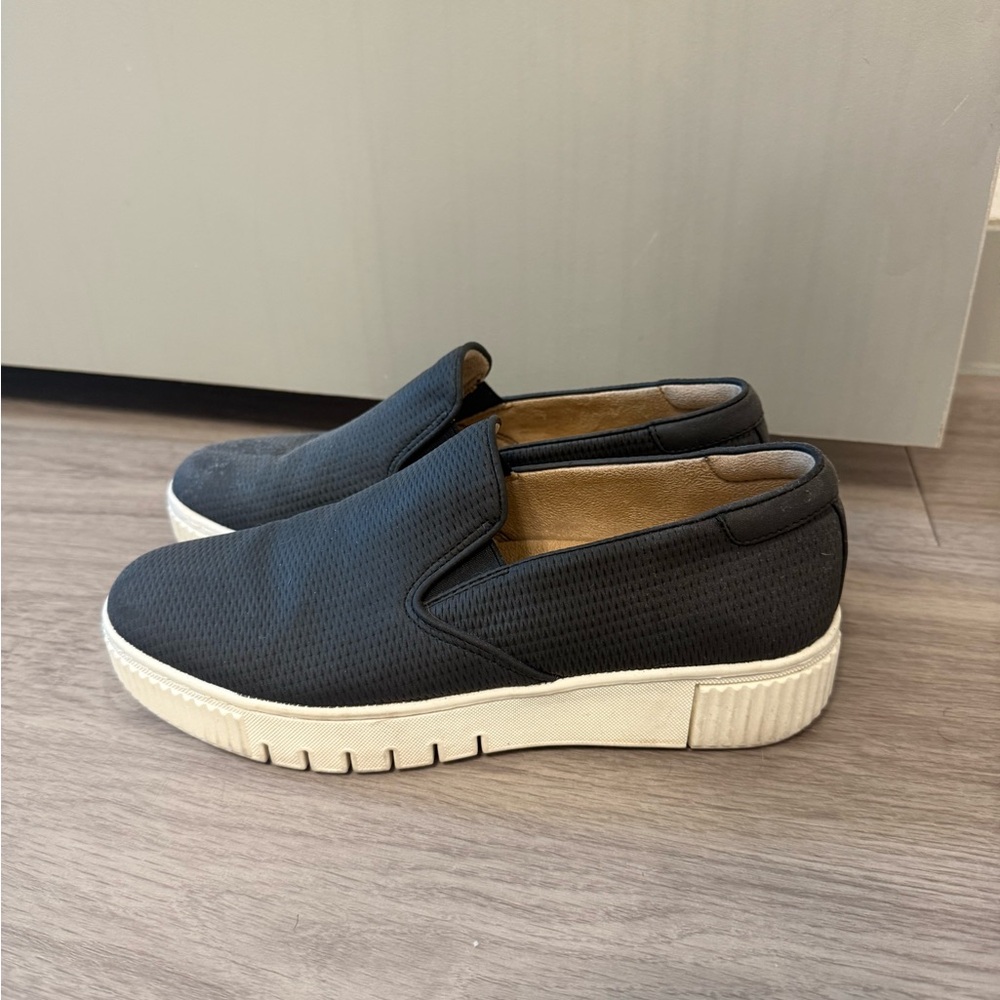 SOUL Naturalizer Black Slip-On Flats